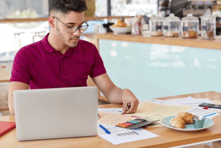 Qual a importância da educação financeira para pequenos negócios?